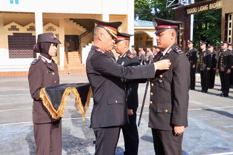 Polres Takalar Gelar Upacara Penganugerahan Tanda Kehormatan Satyalancana Pengabdian Tahun 2026