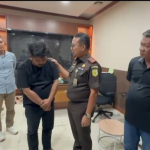 KEJATI SULSEL MELAKUKAN OPERASI TANGKAP TANGAN JAKSA GADUNGAN YANG MELAKUKAN PERINTANGAN PENYIDIKAN